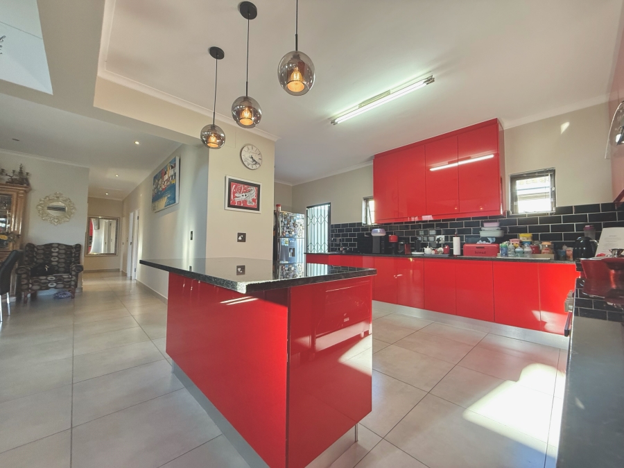 5 Bedroom Property for Sale in Parklands North Western Cape